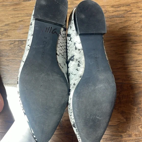 Calvin Klein Emerin Pointed Toe Flats Slip On Women Size 8.5 Black Snakeskin - Picture 3 of 3